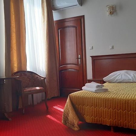 Dworek Vesaria Lublin Buitenkant foto