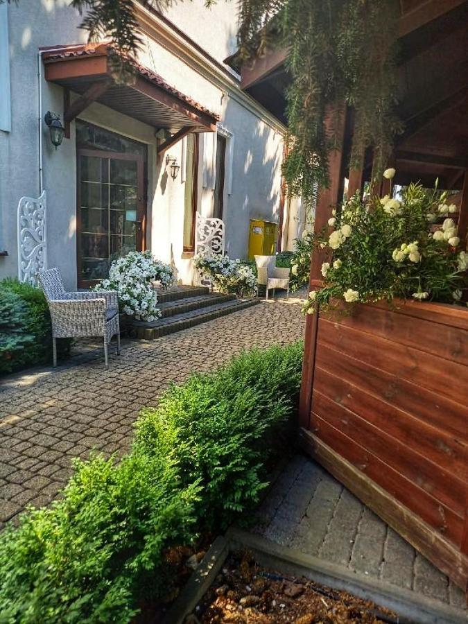 Dworek Vesaria Lublin Buitenkant foto
